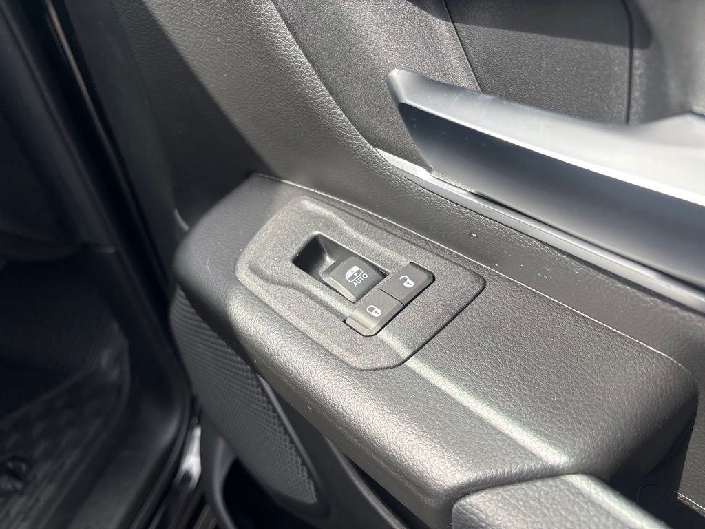 Thumbnail: 2026 RAM 1500 - 6