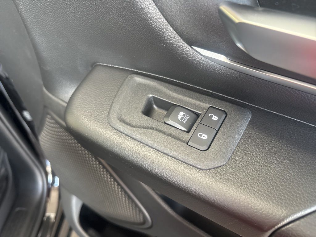 Thumbnail: 2026 RAM 1500 - 6