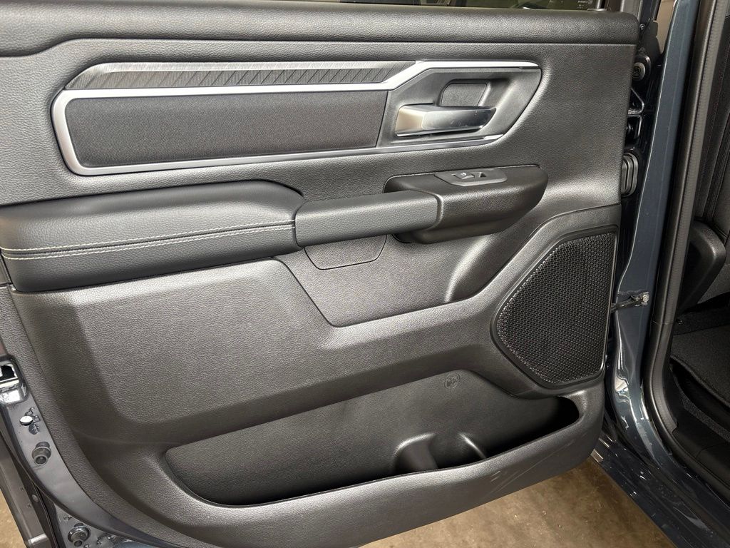 Thumbnail: 2026 RAM 1500 - 33