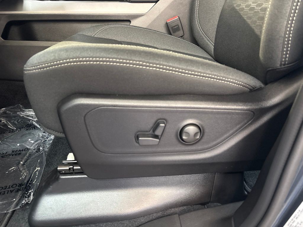 Thumbnail: 2026 RAM 1500 - 25