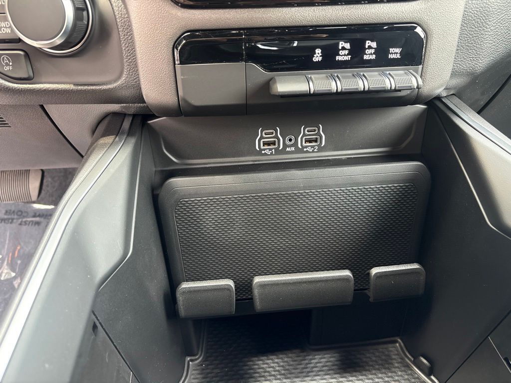 Thumbnail: 2026 RAM 1500 - 27