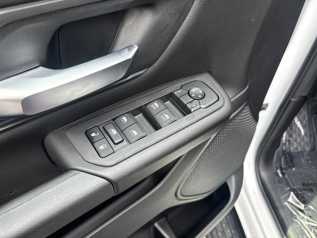 Thumbnail: 2026 RAM 1500 - 21