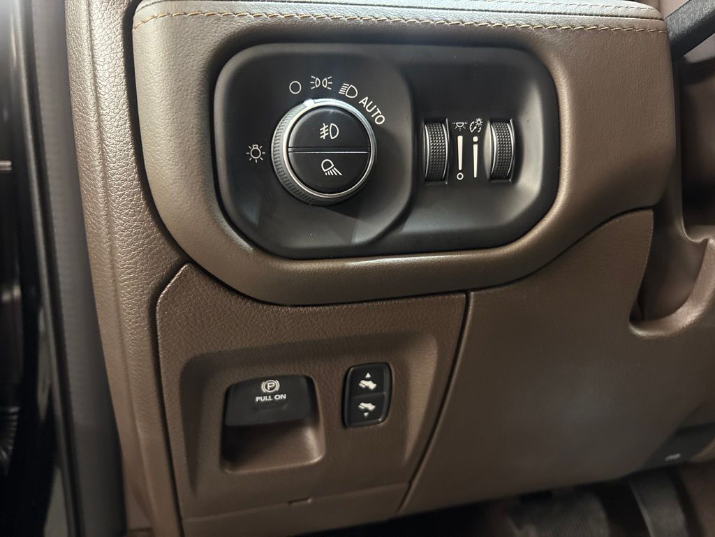 Thumbnail: 2026 RAM 1500 - 20