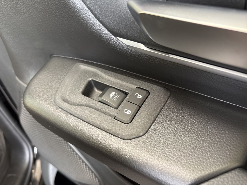 Thumbnail: 2026 RAM 1500 - 6