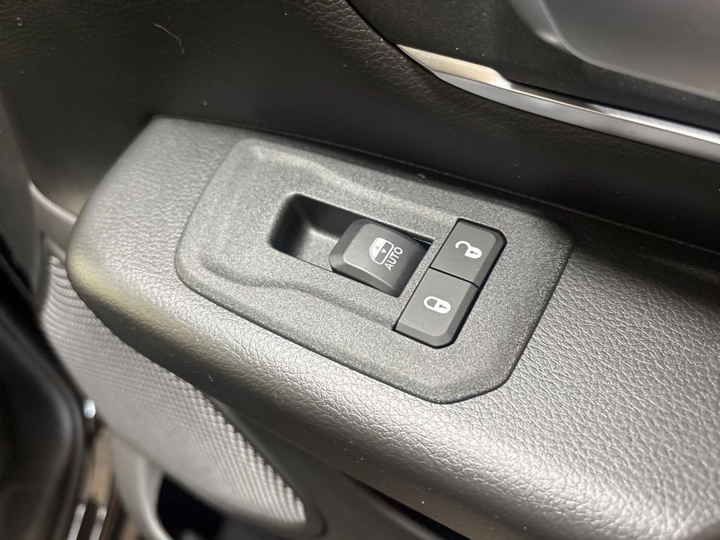 Thumbnail: 2026 RAM 1500 - 38