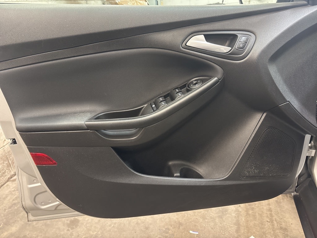 Thumbnail: 2017 Ford Focus - 21