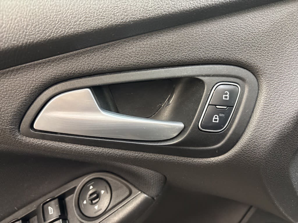 Thumbnail: 2017 Ford Focus - 23