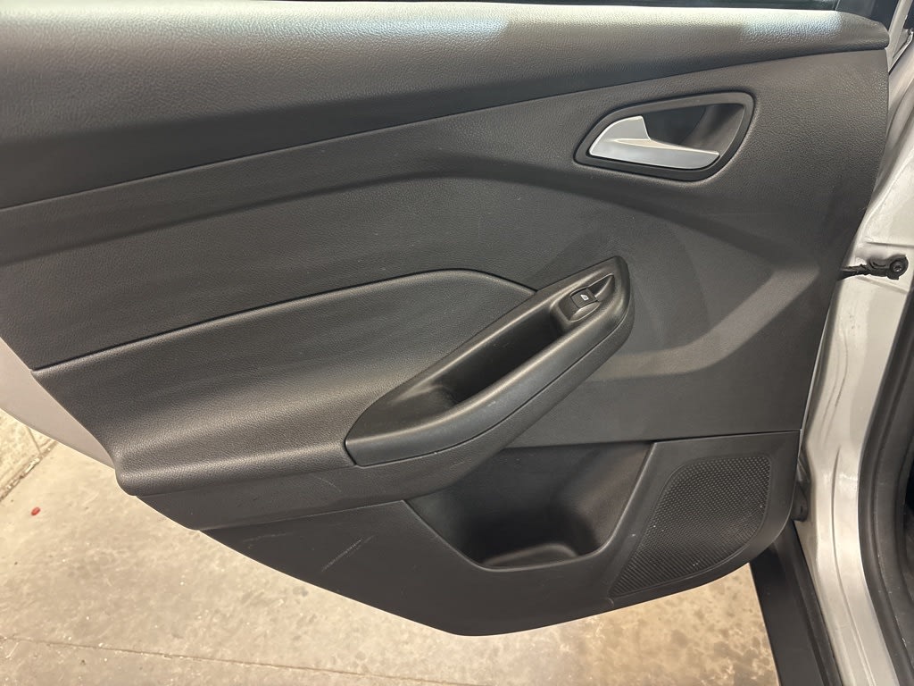 Thumbnail: 2017 Ford Focus - 30