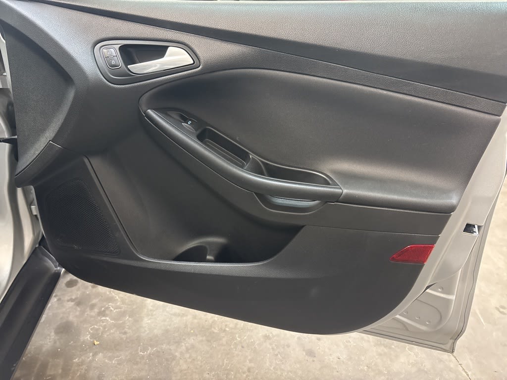 Thumbnail: 2017 Ford Focus - 37