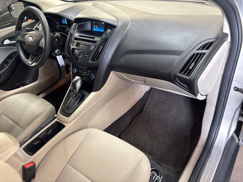 Thumbnail: 2016 Ford Focus - 11