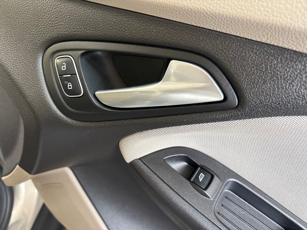 Thumbnail: 2016 Ford Focus - 33