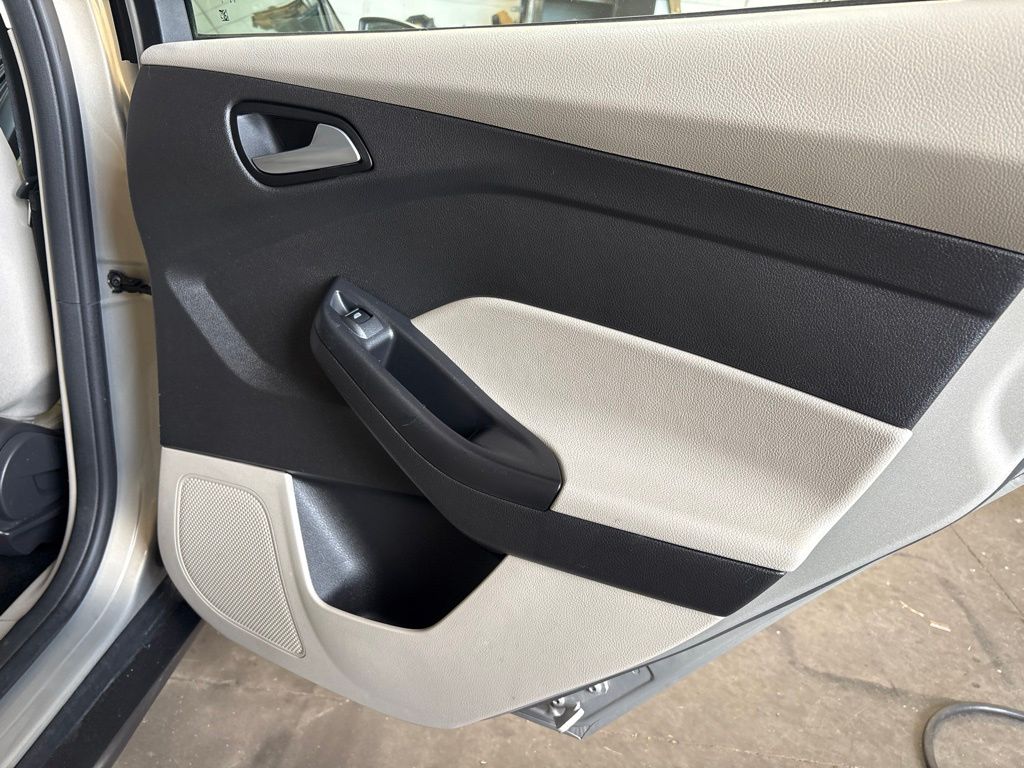 Thumbnail: 2016 Ford Focus - 28