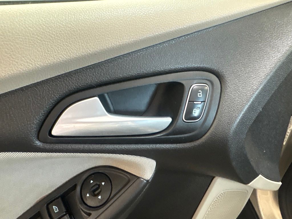 Thumbnail: 2016 Ford Focus - 20