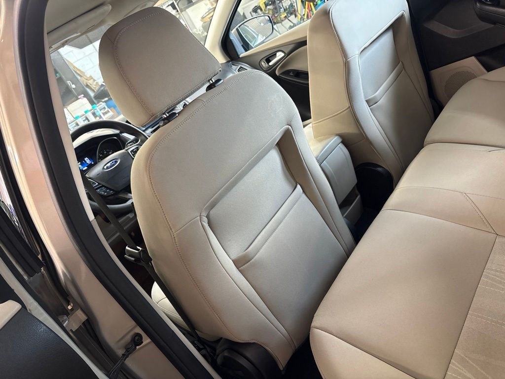 Thumbnail: 2016 Ford Focus - 26