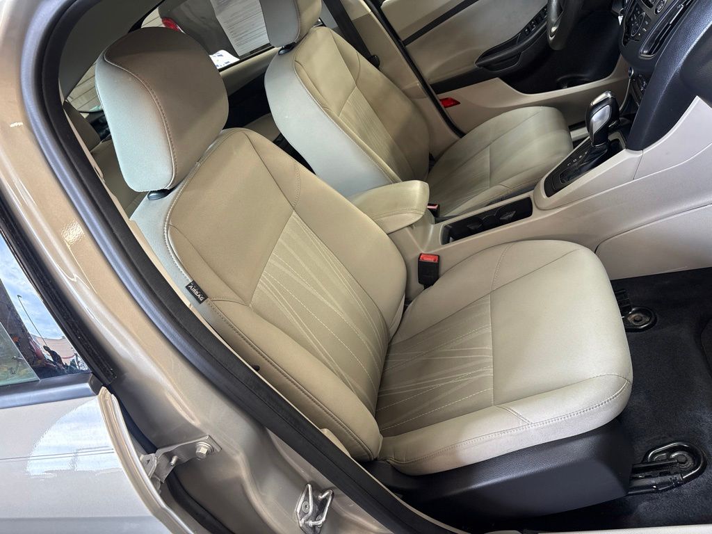 Thumbnail: 2016 Ford Focus - 8