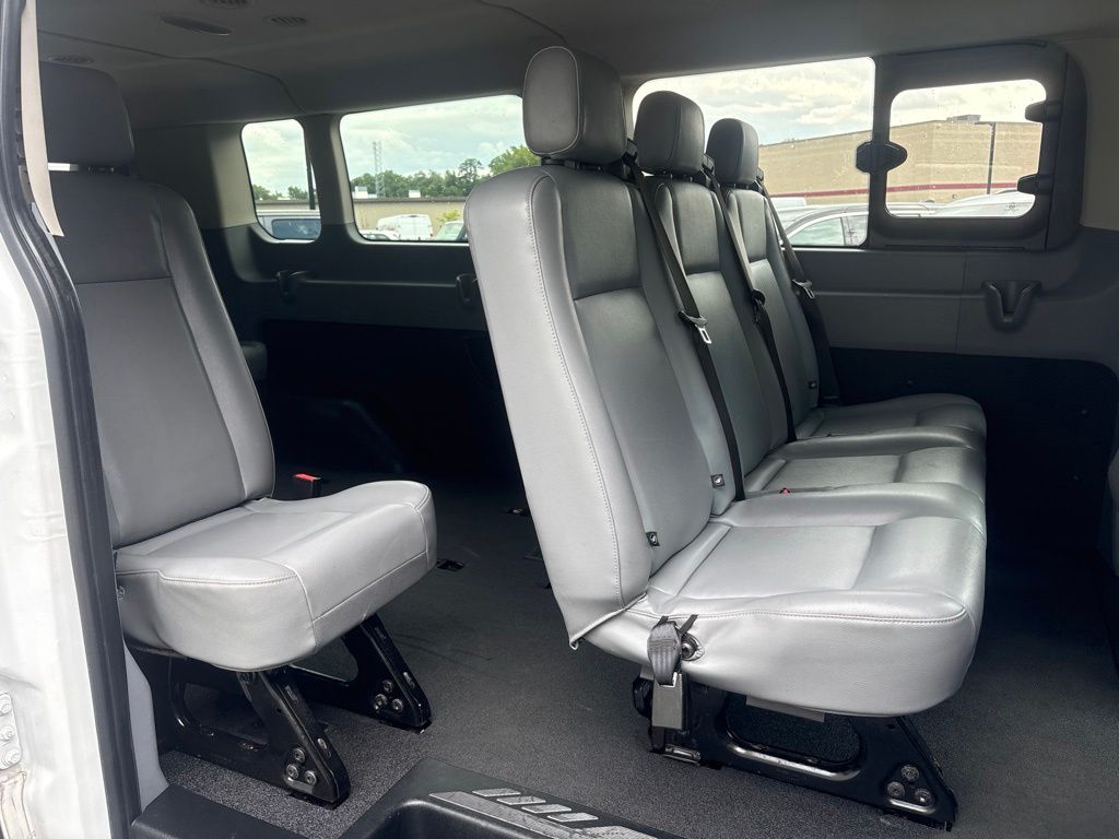 Thumbnail: 2017 Ford Transit Series - 31