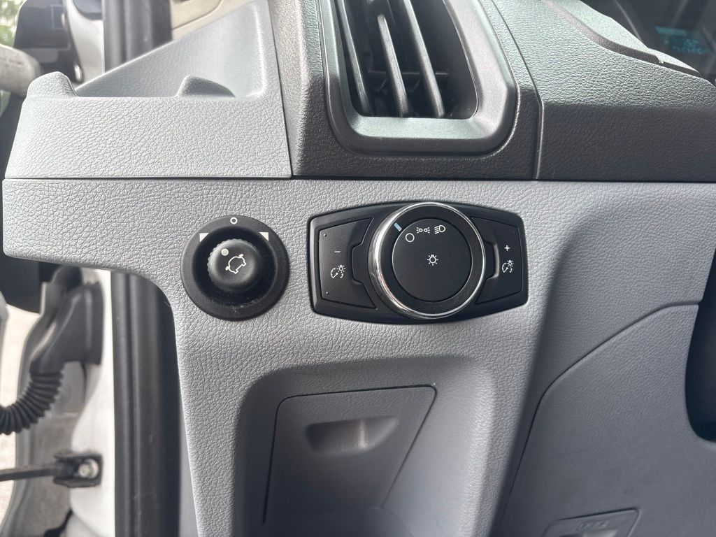 Thumbnail: 2017 Ford Transit Series - 22