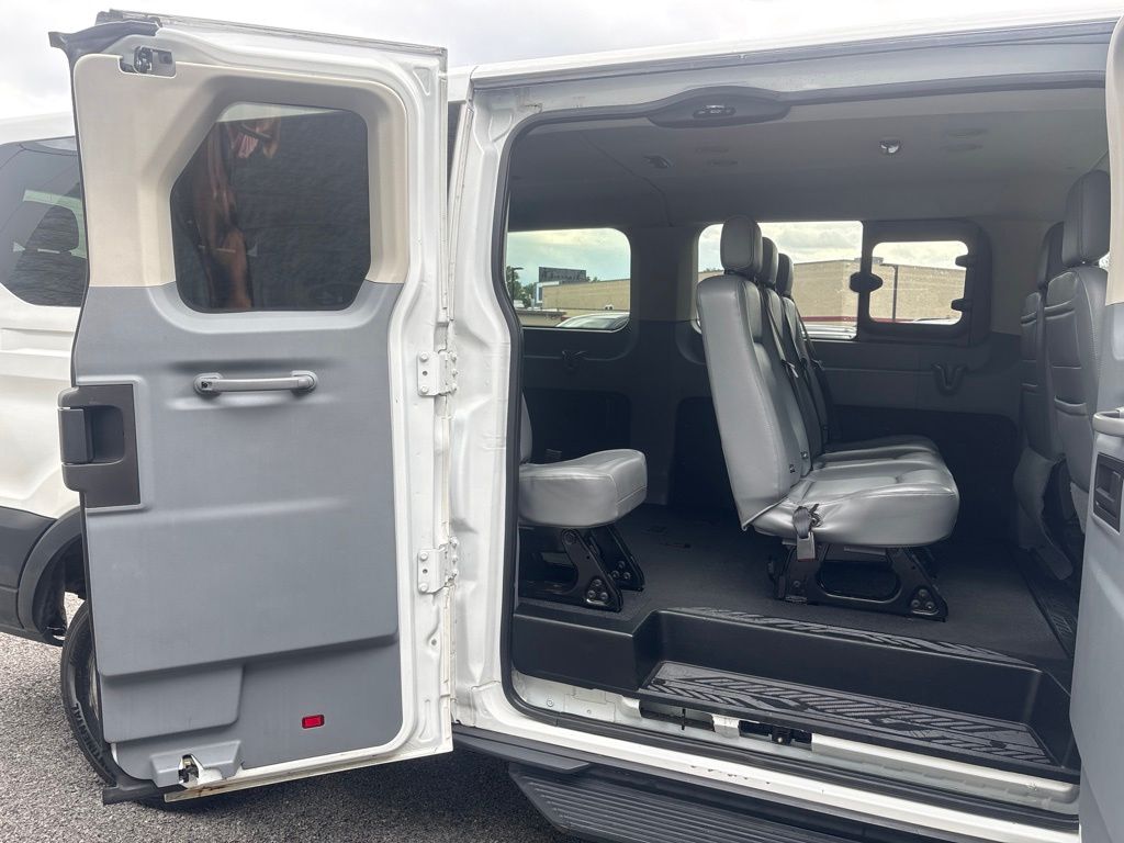 Thumbnail: 2017 Ford Transit Series - 9