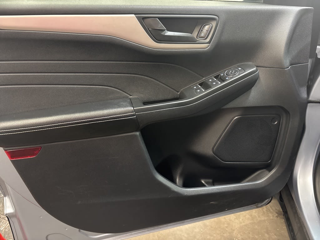 Thumbnail: 2022 Ford Escape - 21