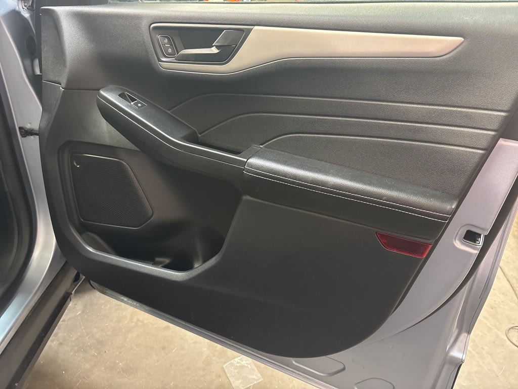 Thumbnail: 2022 Ford Escape - 37