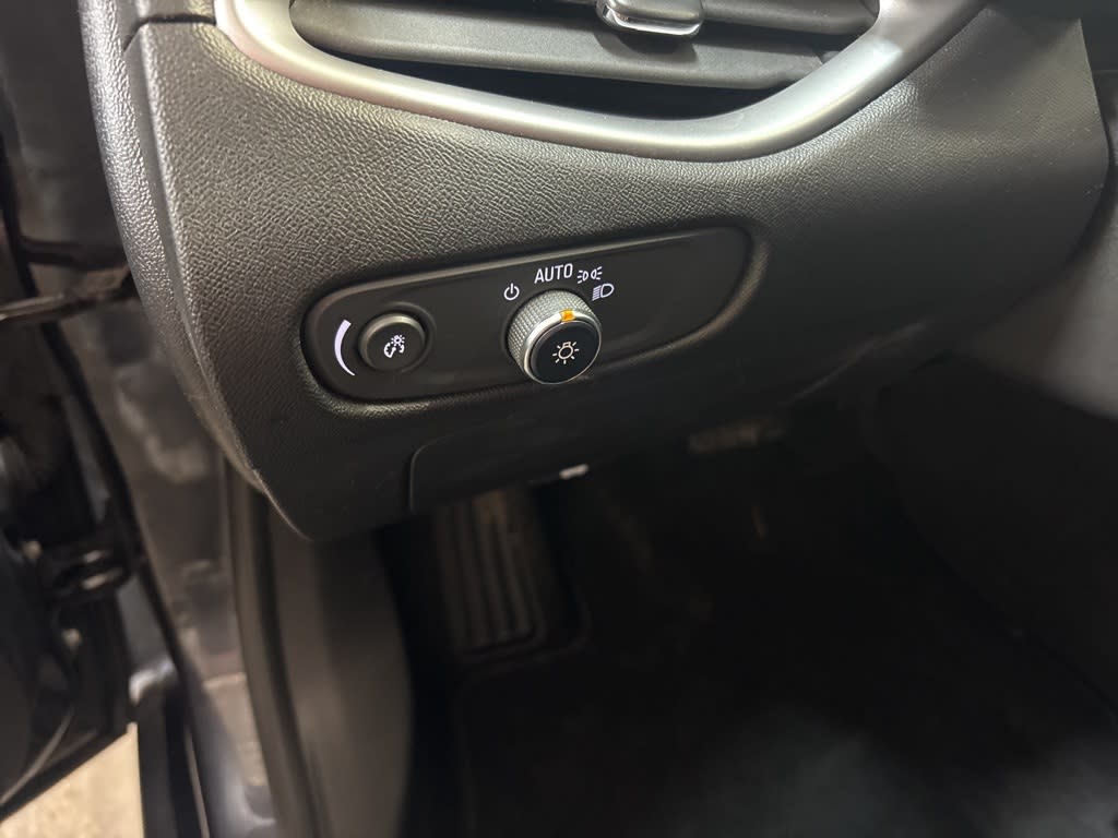 Thumbnail: 2023 Chevrolet Malibu - 24