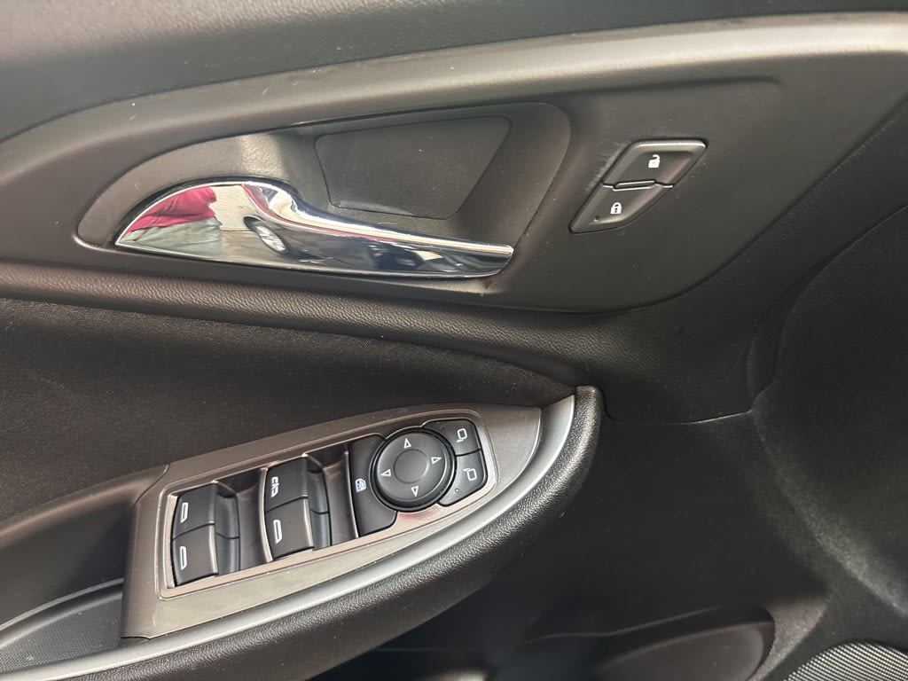 Thumbnail: 2023 Chevrolet Malibu - 23