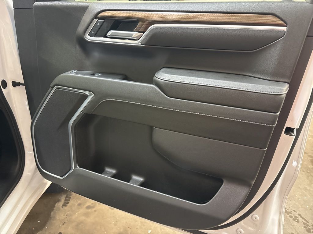 Thumbnail: 2025 Chevrolet Silverado 1500 - 35