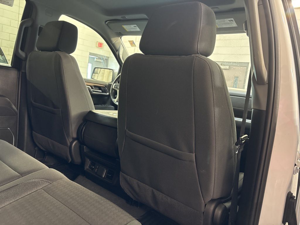 Thumbnail: 2025 Chevrolet Silverado 1500 - 9