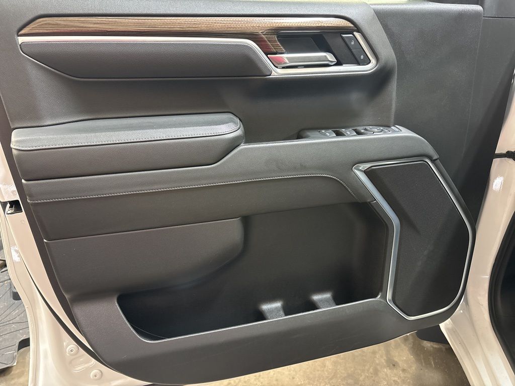 Thumbnail: 2025 Chevrolet Silverado 1500 - 19