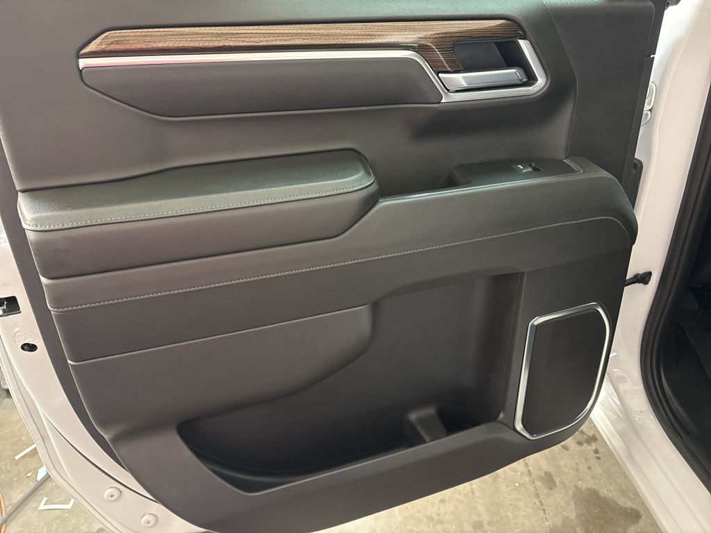 Thumbnail: 2025 Chevrolet Silverado 1500 - 28