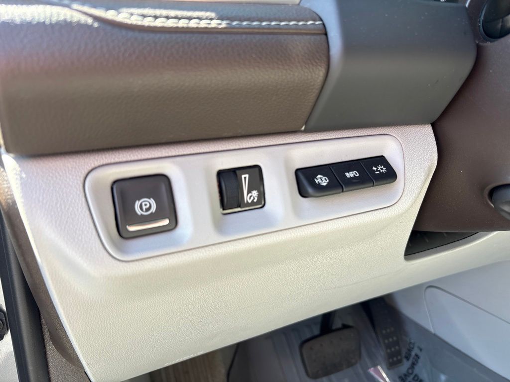 Thumbnail: 2023 GMC Acadia - 23