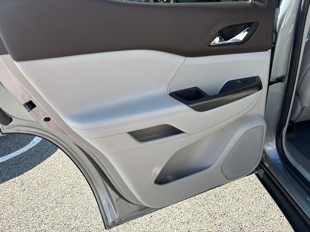 Thumbnail: 2023 GMC Acadia - 31