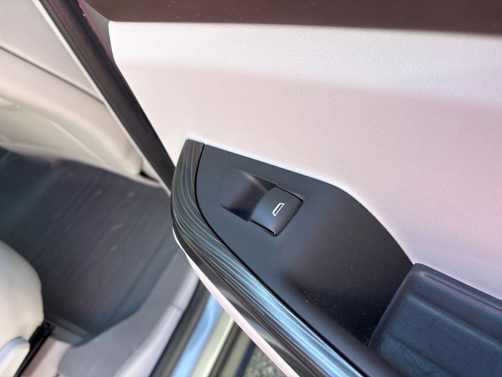 Thumbnail: 2023 GMC Acadia - 37