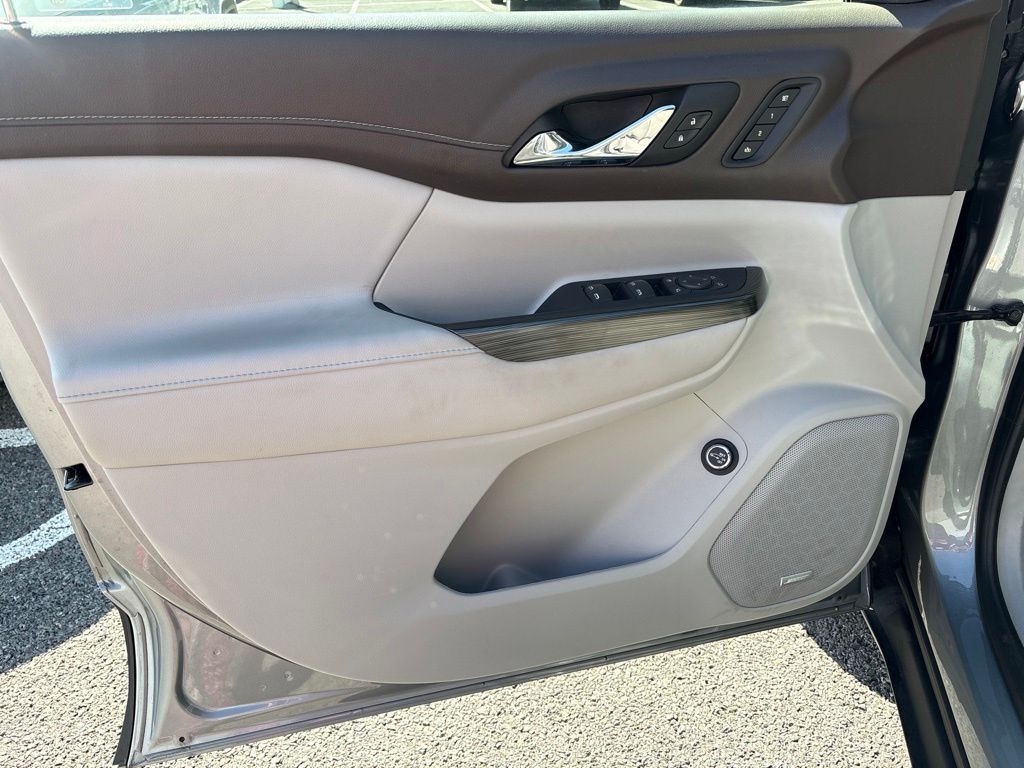 Thumbnail: 2023 GMC Acadia - 21