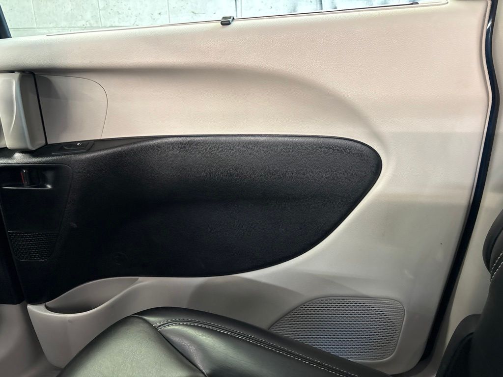 Thumbnail: 2023 Chrysler Pacifica - 37