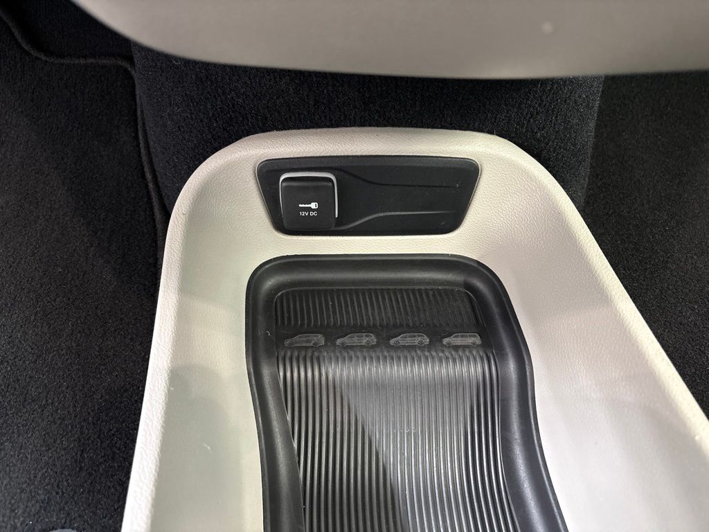 Thumbnail: 2023 Chrysler Pacifica - 31