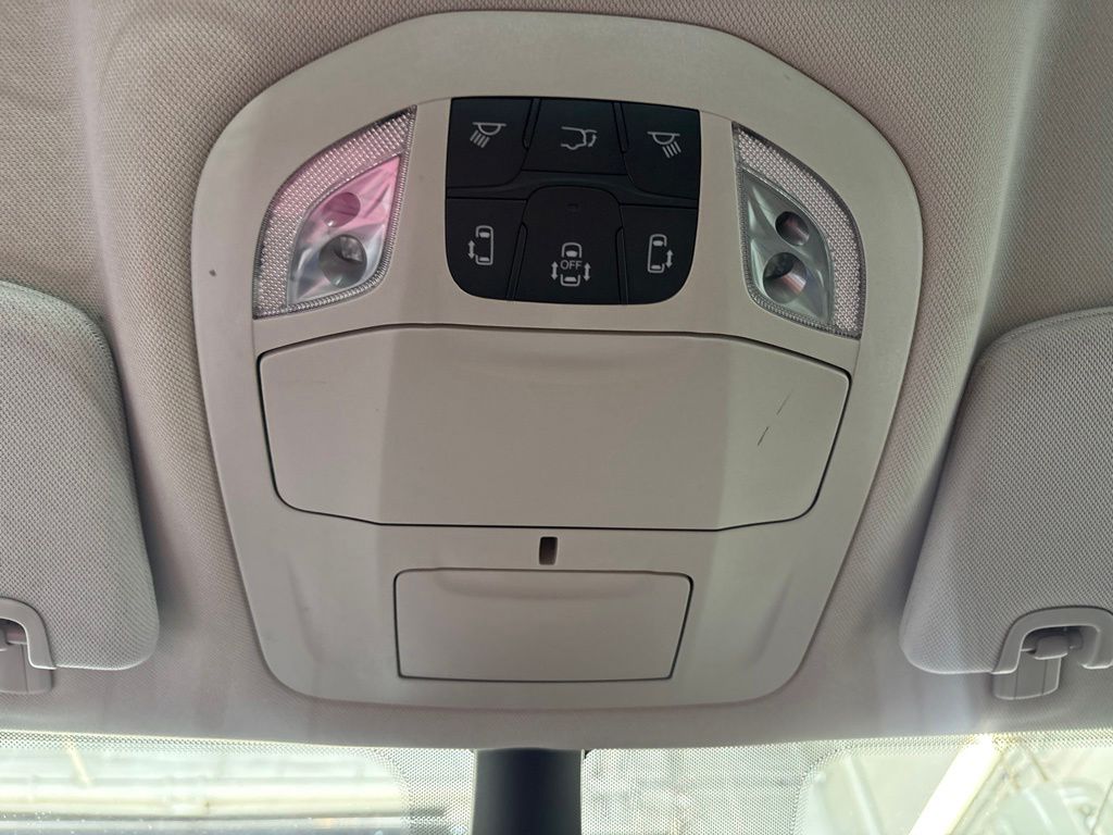 Thumbnail: 2023 Chrysler Pacifica - 32