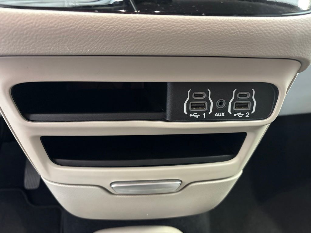Thumbnail: 2023 Chrysler Pacifica - 30