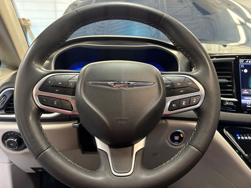 Thumbnail: 2023 Chrysler Pacifica - 8