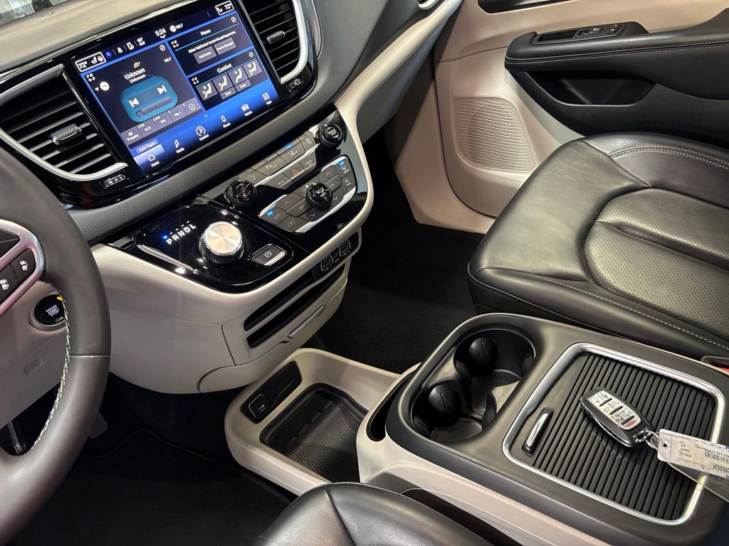 Thumbnail: 2023 Chrysler Pacifica - 15
