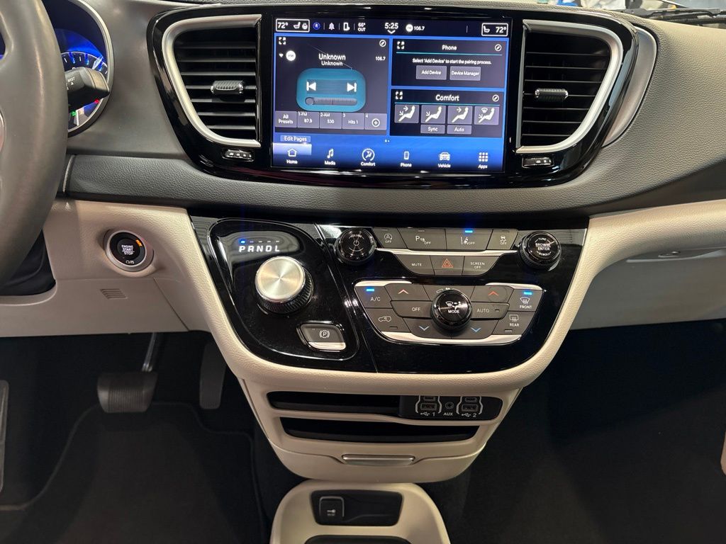 Thumbnail: 2023 Chrysler Pacifica - 26