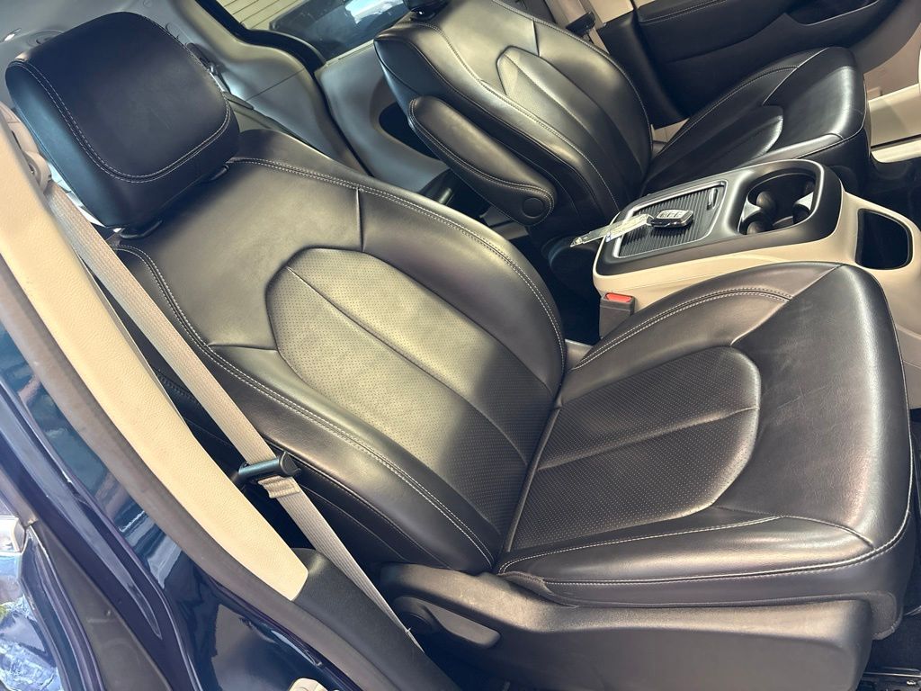Thumbnail: 2023 Chrysler Pacifica - 45