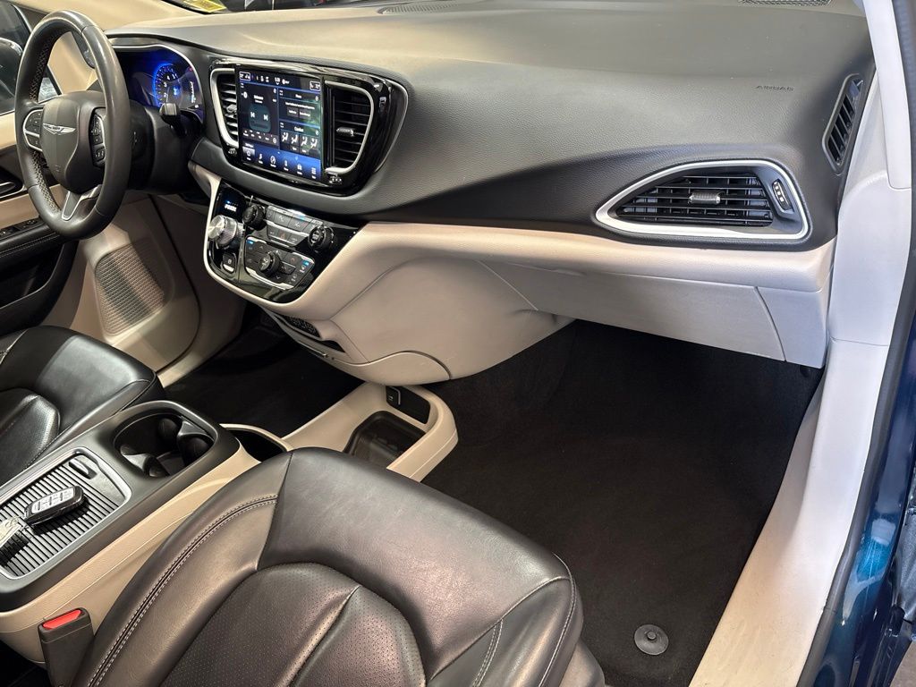 Thumbnail: 2023 Chrysler Pacifica - 13