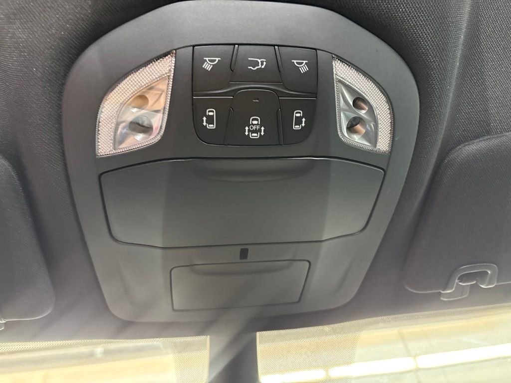 Thumbnail: 2027 Chrysler Pacifica - 31