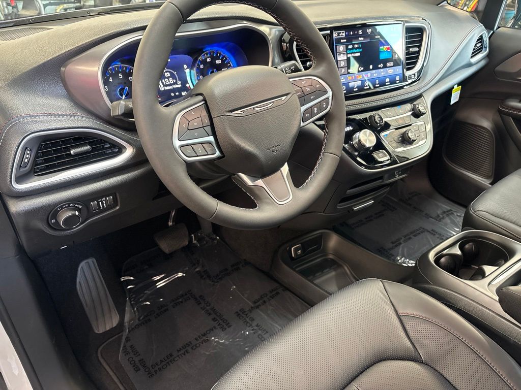 Thumbnail: 2027 Chrysler Pacifica - 2