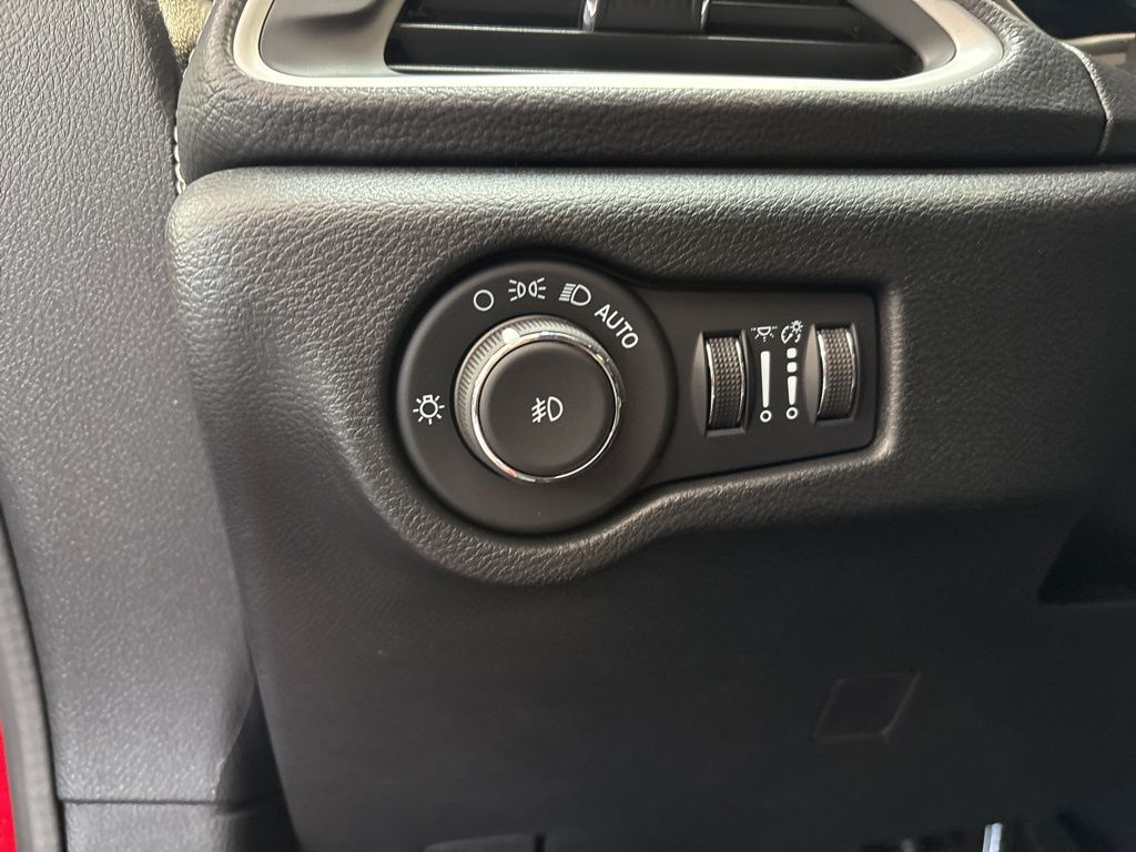 Thumbnail: 2026 Chrysler Pacifica - 22