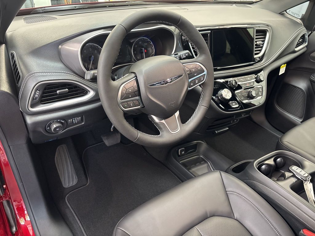 Thumbnail: 2026 Chrysler Pacifica - 2