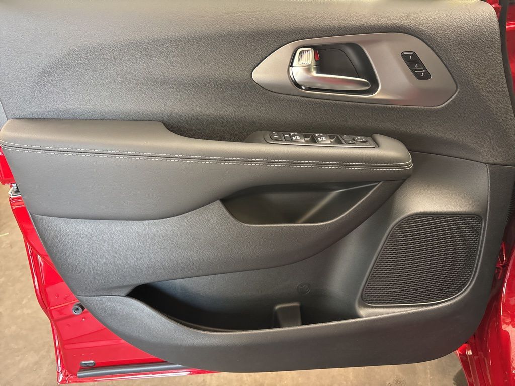 Thumbnail: 2026 Chrysler Pacifica - 20