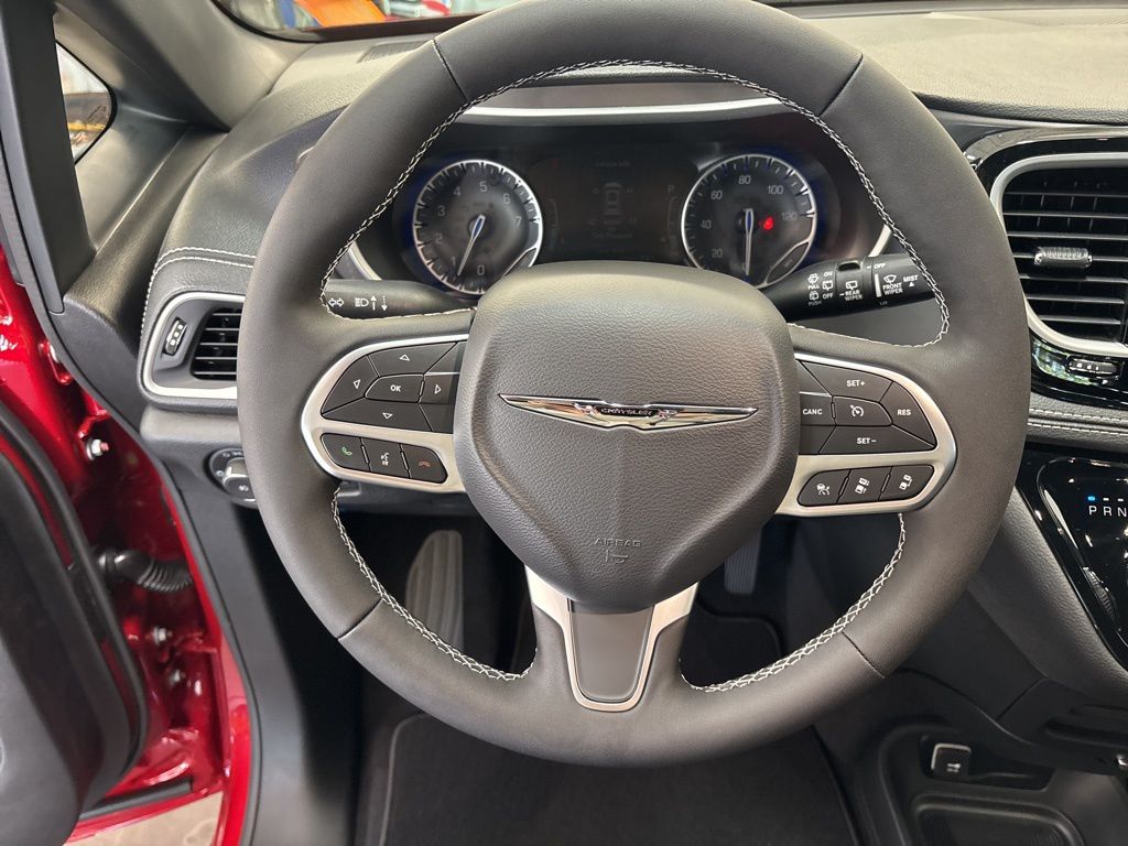 Thumbnail: 2026 Chrysler Pacifica - 7