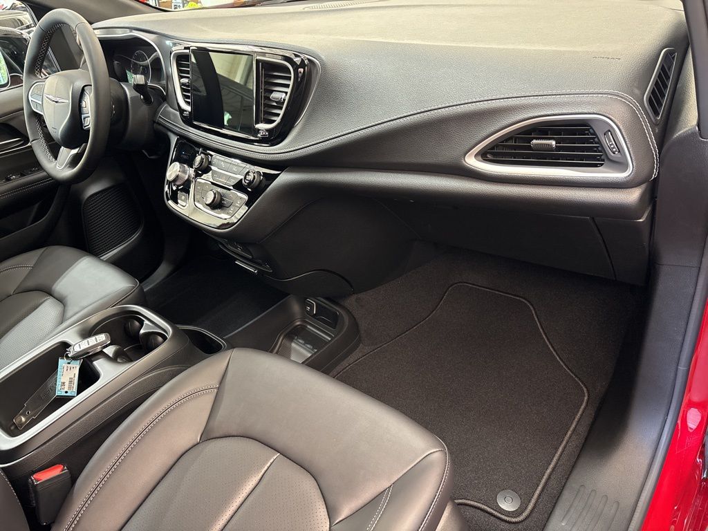 Thumbnail: 2026 Chrysler Pacifica - 12